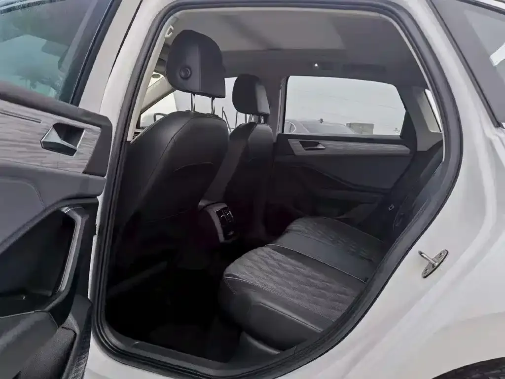 Volkswagen Sagitar 2023 из CN, фото 3