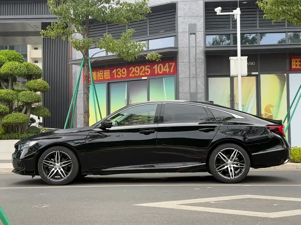 Honda Accord — фото 8