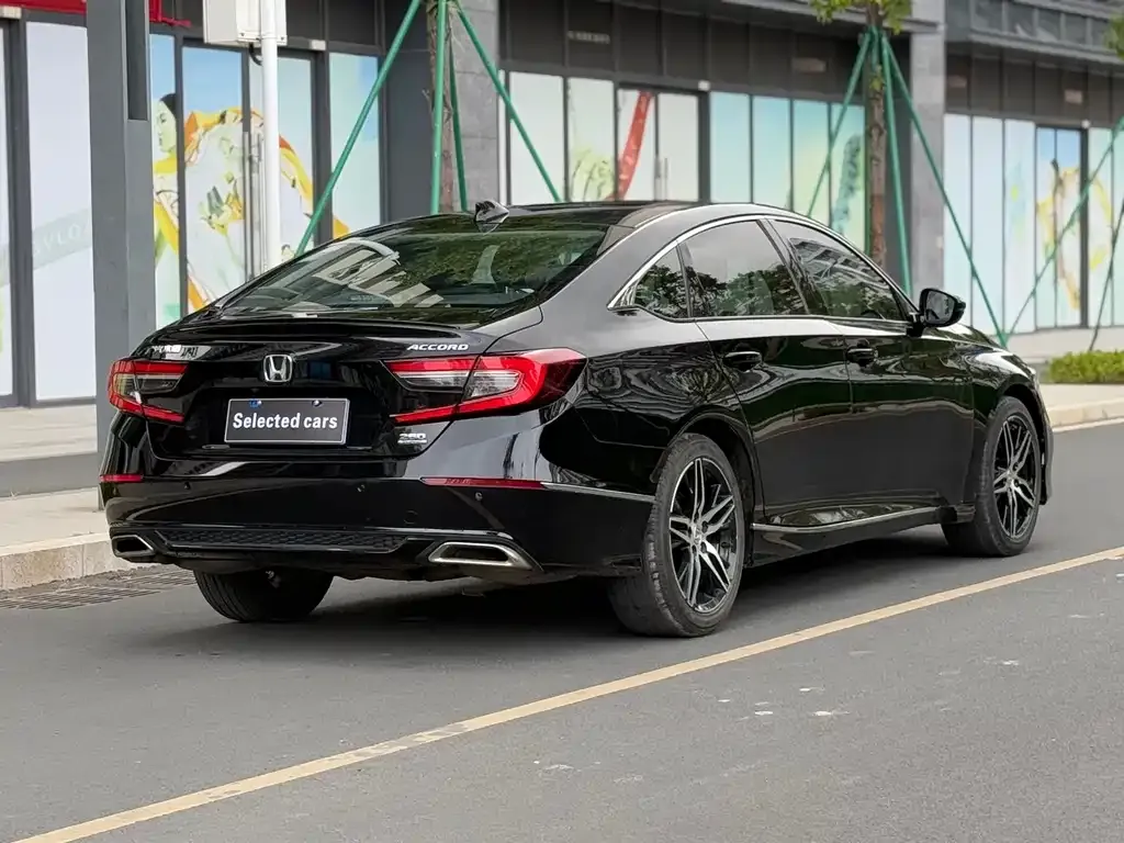 Honda Accord — фото 9