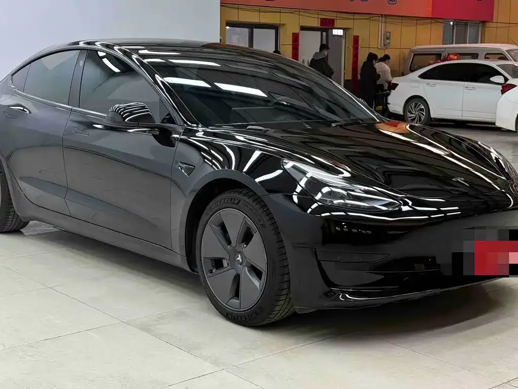 Tesla Model 3 — фото 3