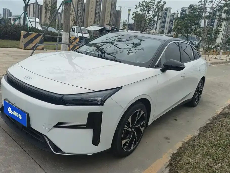 Geely Galaxy L6 — фото 1