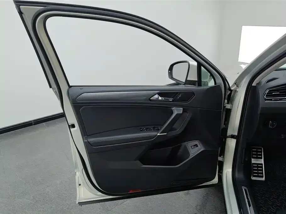 Volkswagen Tiguan L 2021 из CN, фото 3