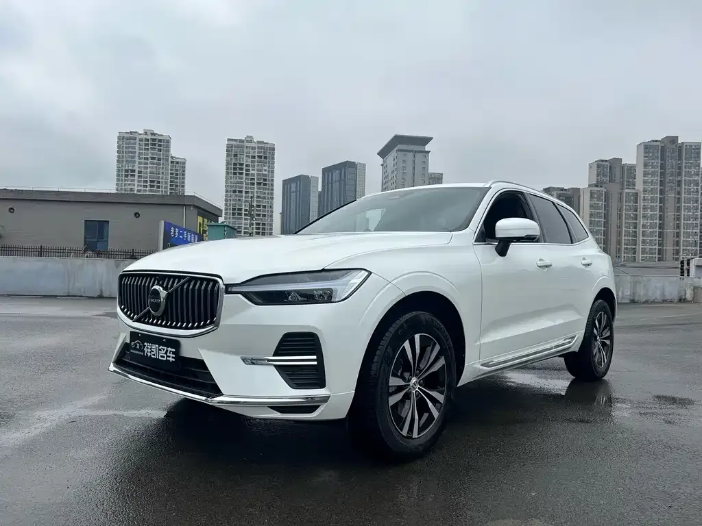 Volvo XC60 — фото 1