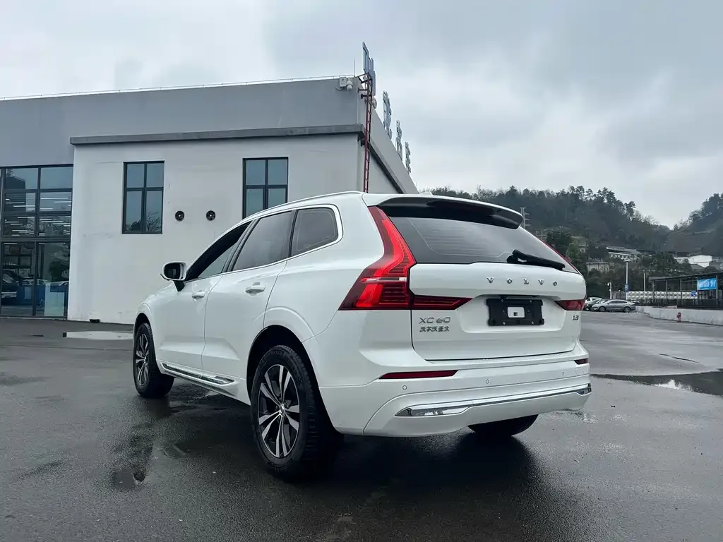 Volvo XC60 — фото 6