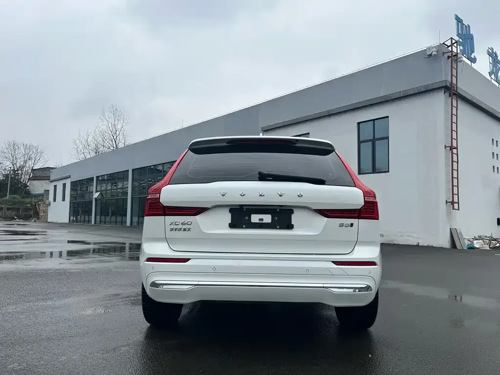Volvo XC60 — фото 8