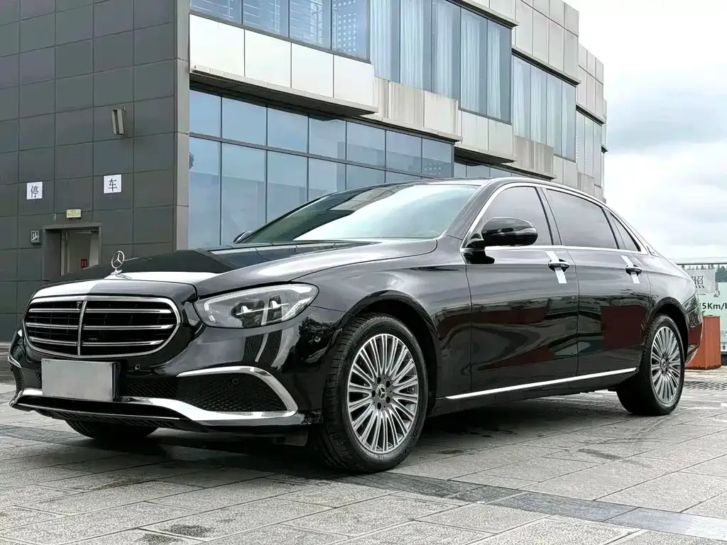 Mercedes-Benz E-Class — фото 1