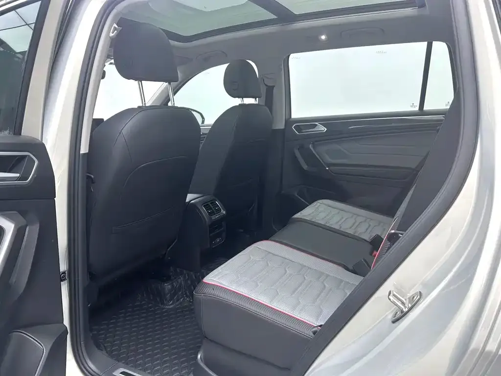 Volkswagen Tiguan L 2022 из CN, фото 6