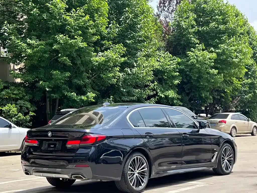 BMW 5 Series — фото 9
