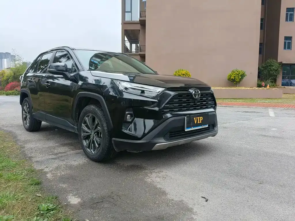 Toyota RAV4 2023 из CN, фото 1