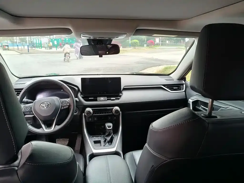 Toyota RAV4 2023 из CN, фото 4