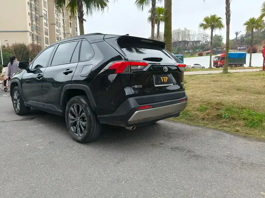 Toyota RAV4 2023 из CN, фото 7