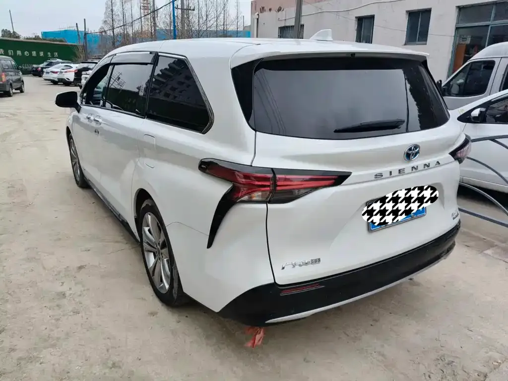 Toyota Sienna — фото 2