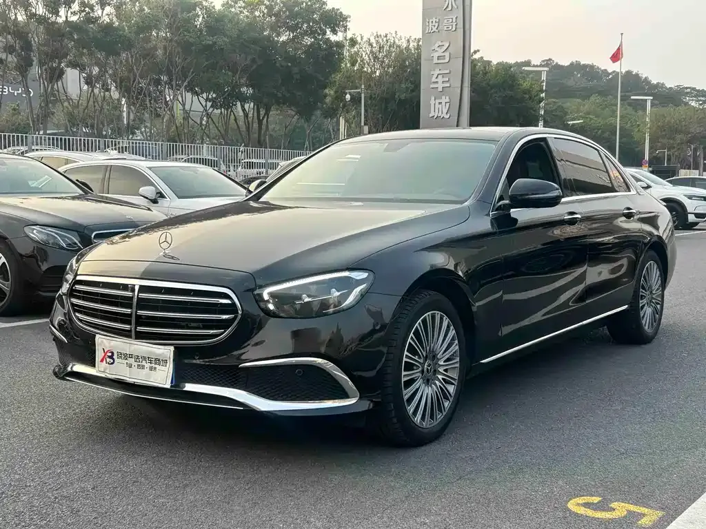 Mercedes-Benz E-Class — фото 1