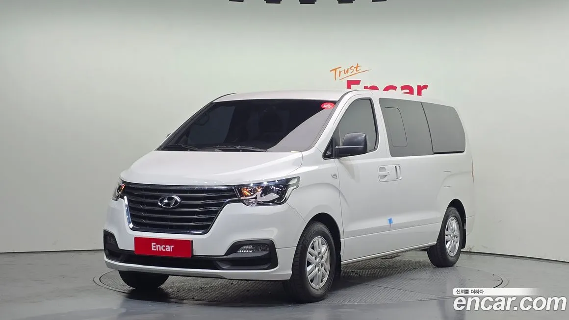 Hyundai Starex — фото 1