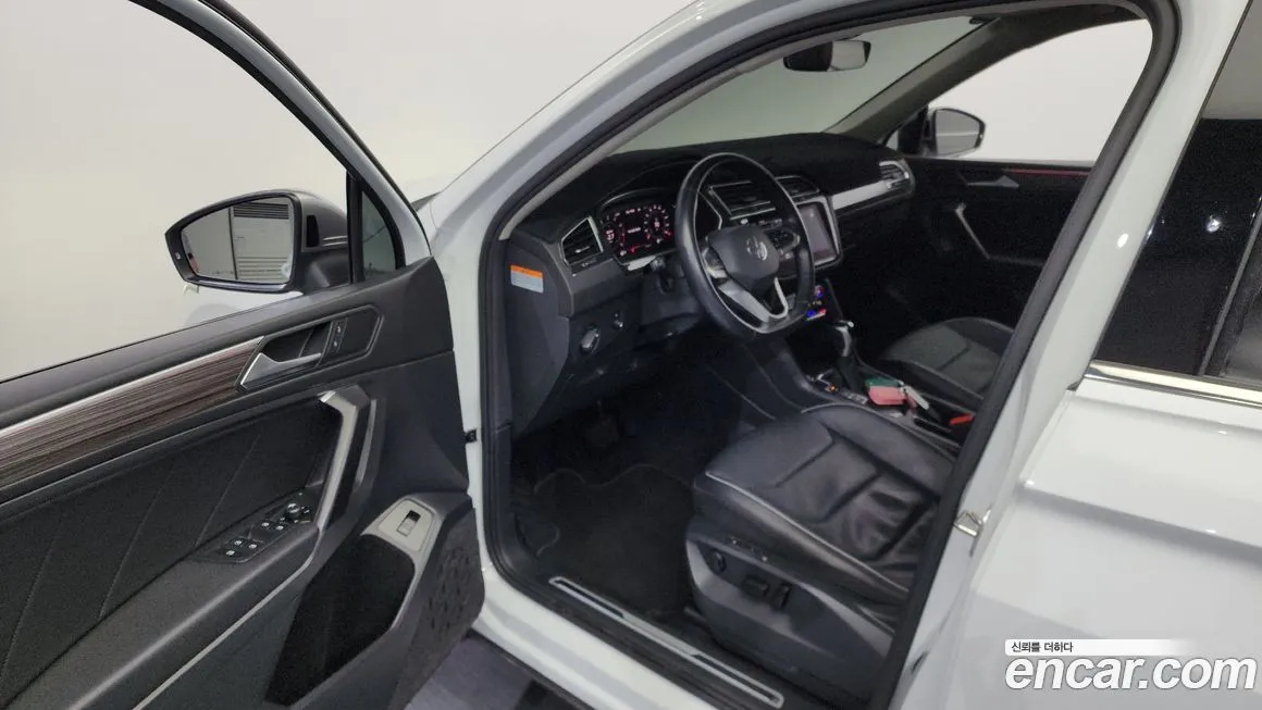 Volkswagen Tiguan — фото 8