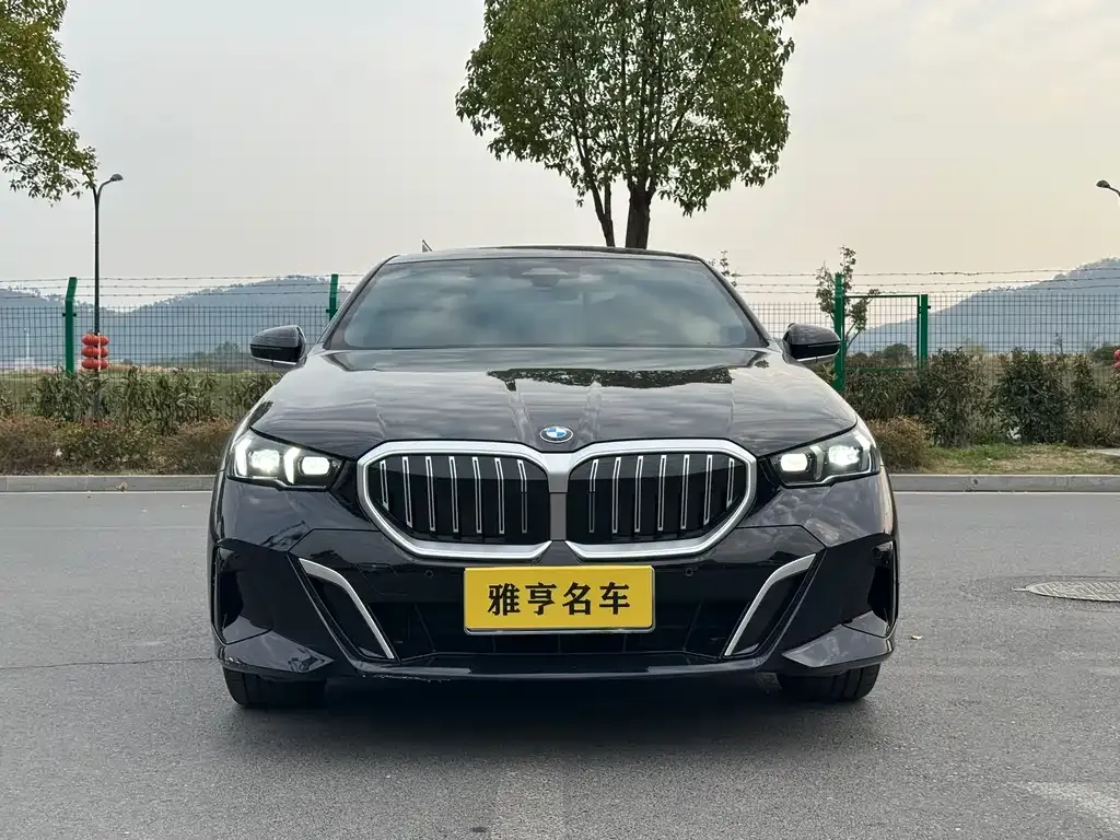 BMW 5 Series — фото 3