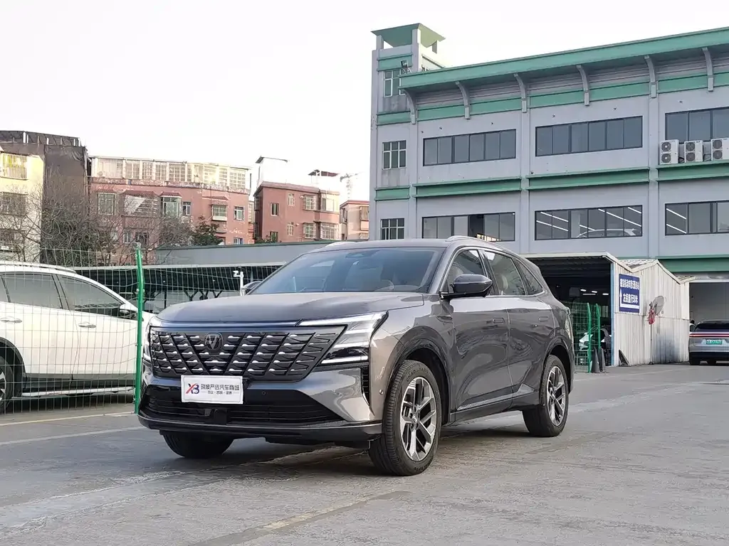 Changan CS75PLUS — фото 1