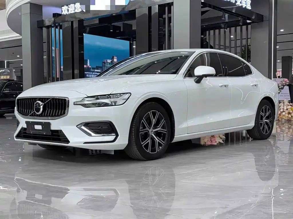 Volvo S60 2024 из CN, фото 1