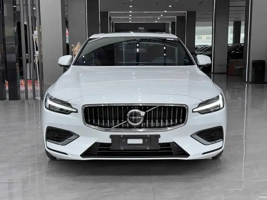 Volvo S60 2024 из CN, фото 2