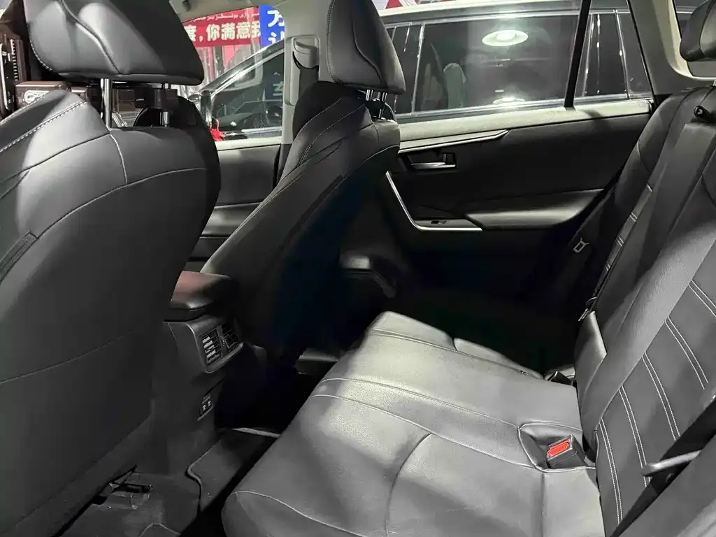 Toyota Wildlander 2021 из CN, фото 3
