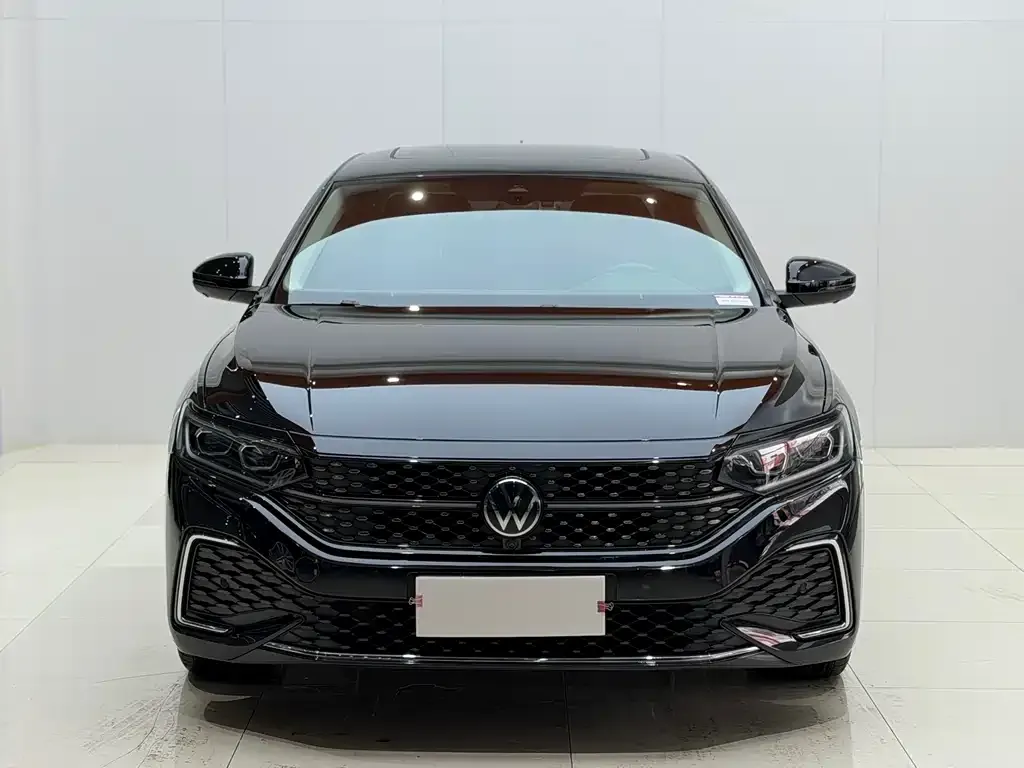 Volkswagen Passat 2023 из CN, фото 1