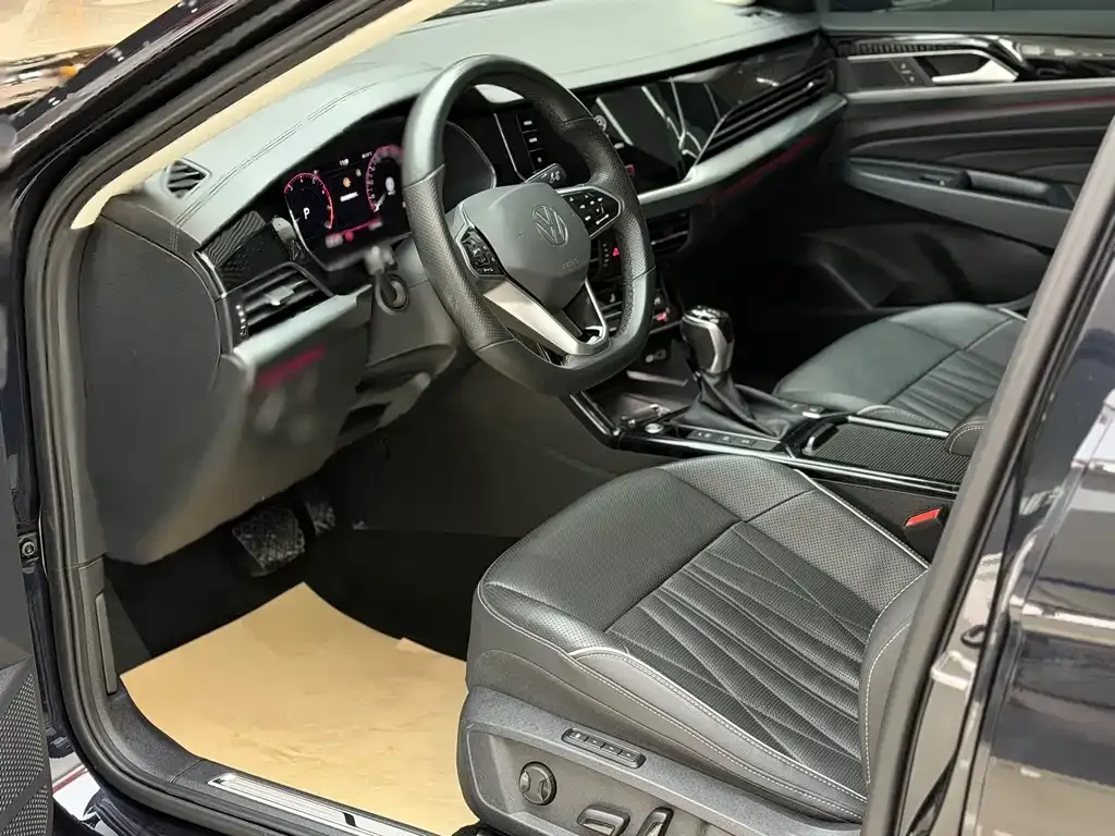 Volkswagen Passat 2023 из CN, фото 3
