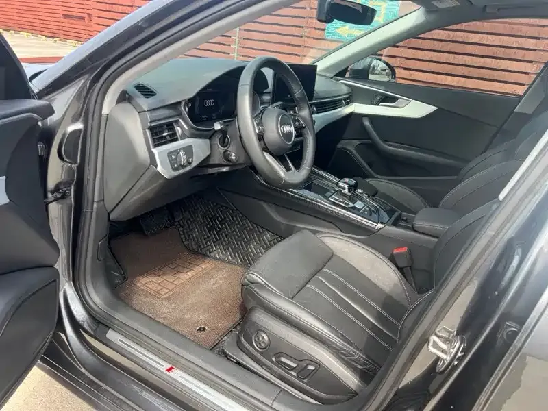 Audi A4L 2021 из CN, фото 7
