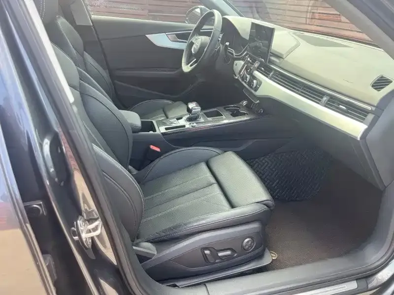 Audi A4L 2021 из CN, фото 2