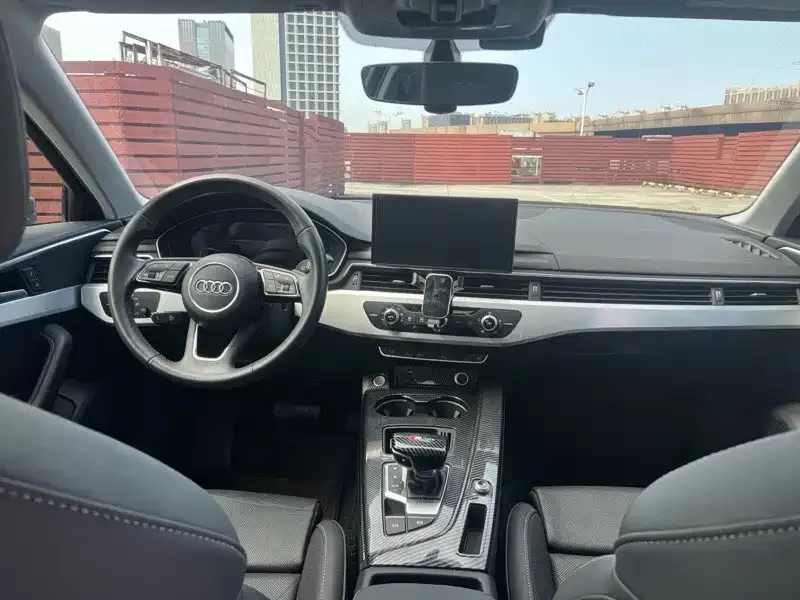 Audi A4L 2021 из CN, фото 4