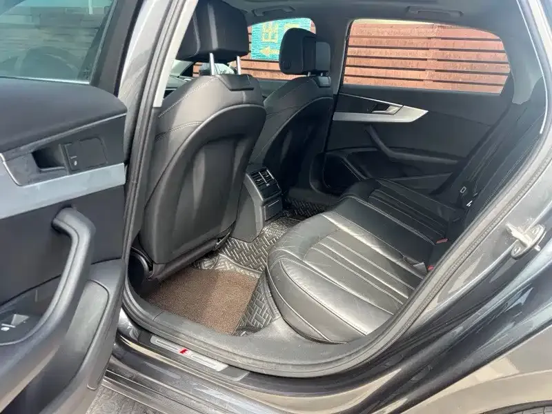 Audi A4L 2021 из CN, фото 5