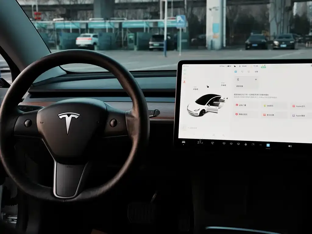 Tesla Model 3 — фото 6