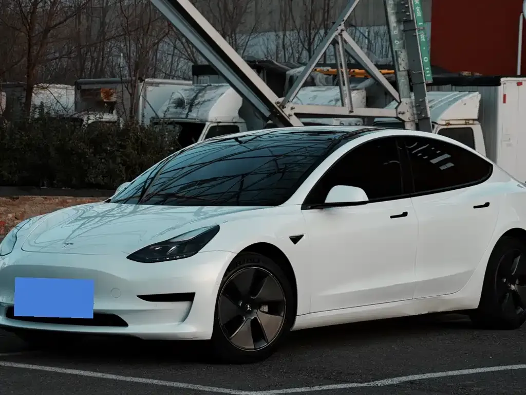 Tesla Model 3 — фото 7
