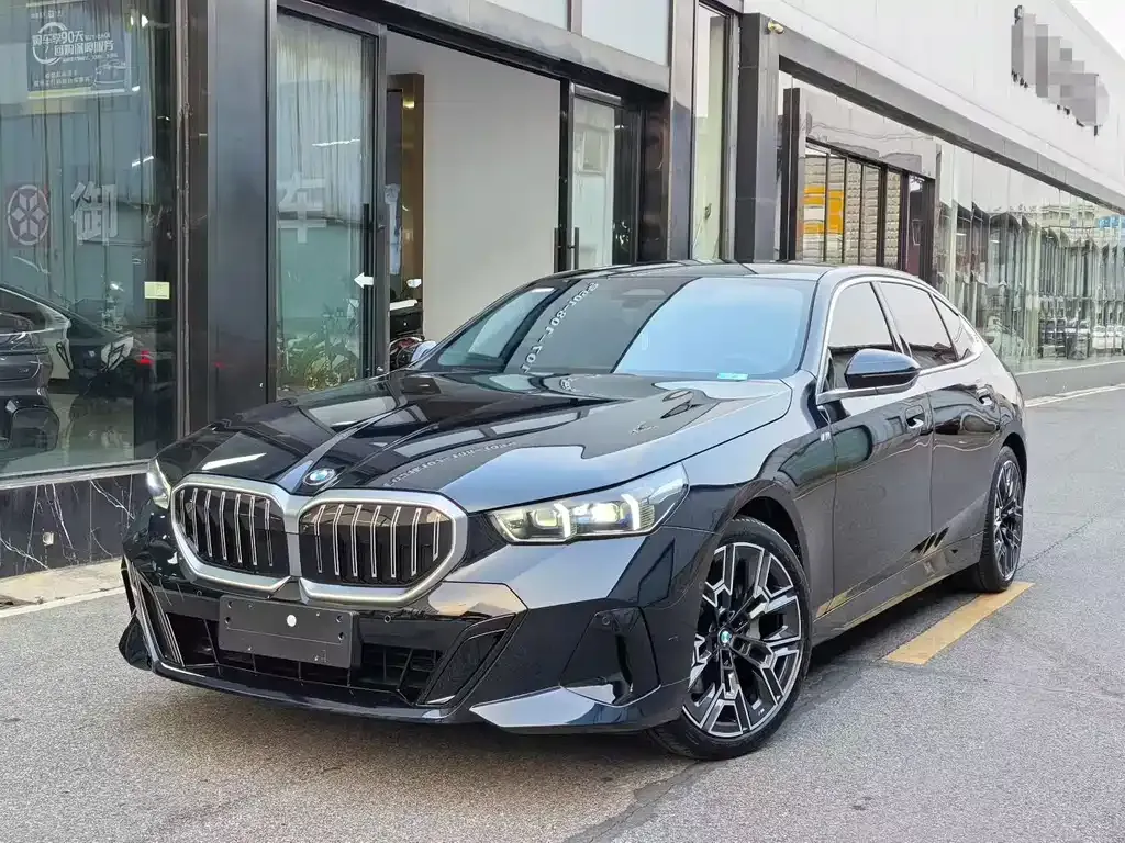BMW 5 Series — фото 1