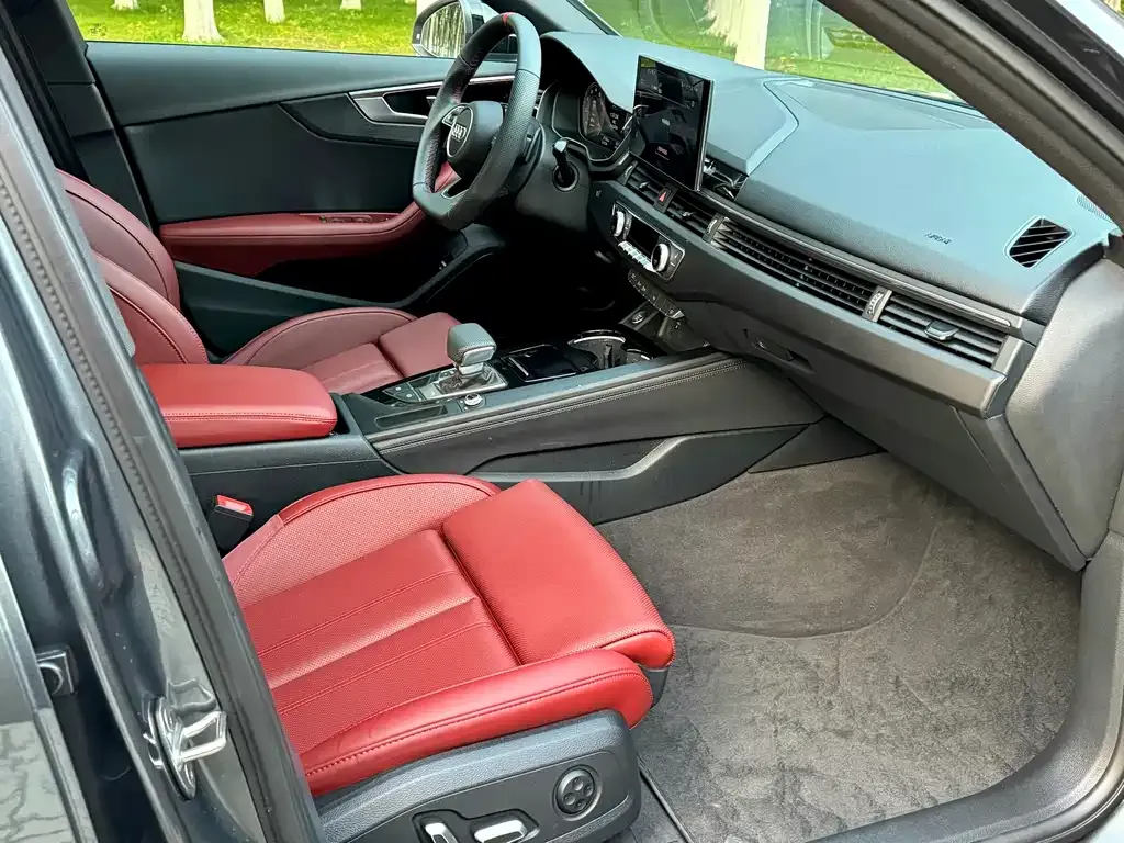 Audi A4L 2025 из CN, фото 3