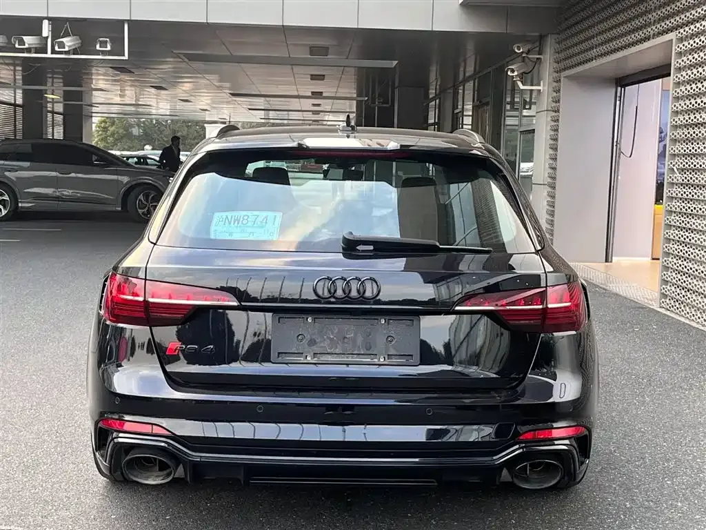 Audi RS 4 2024 из CN, фото 5