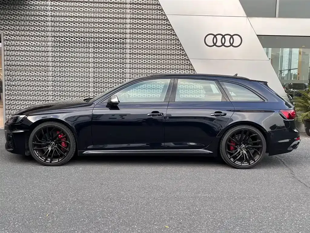 Audi RS 4 2024 из CN, фото 6