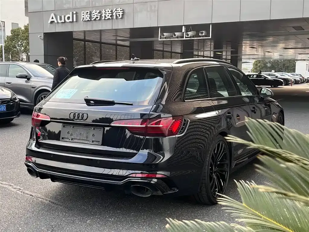 Audi RS 4 2024 из CN, фото 9