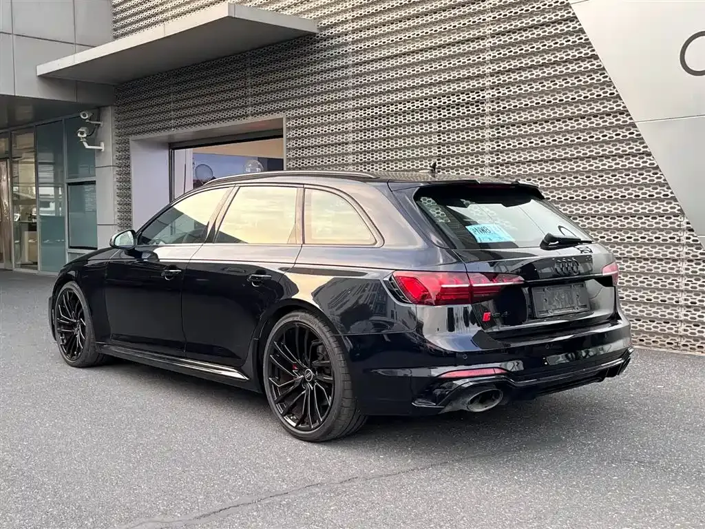 Audi RS 4 2024 из CN, фото 8