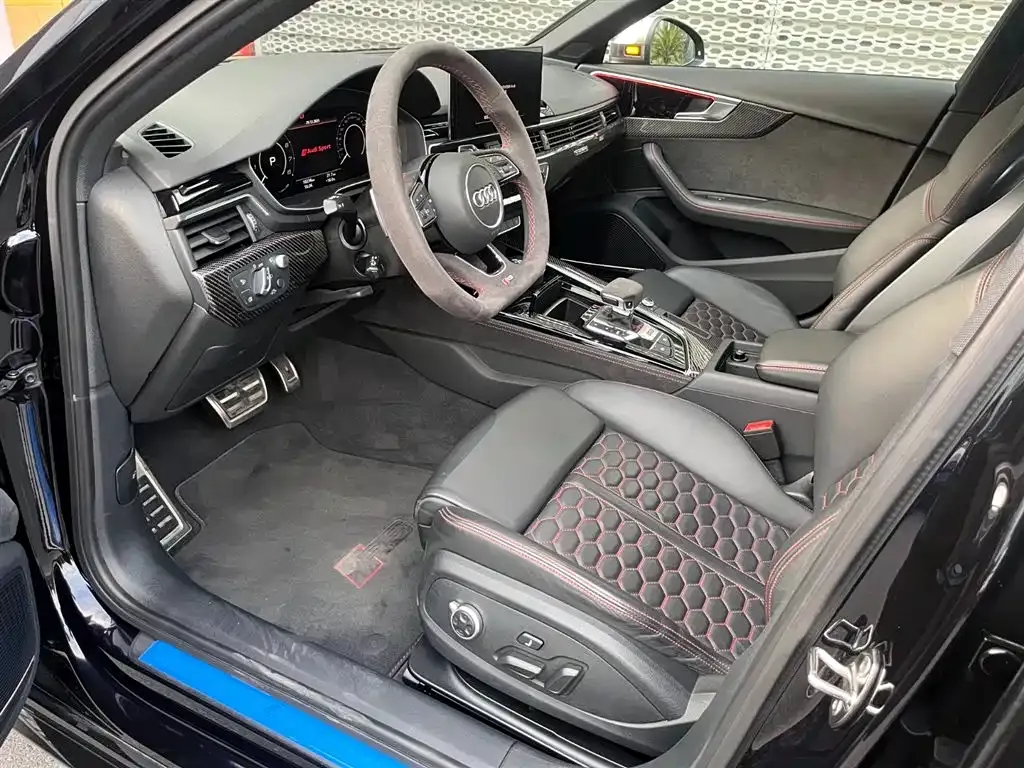 Audi RS 4 2024 из CN, фото 7
