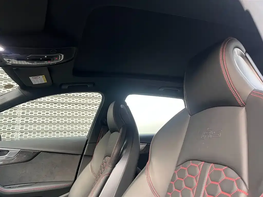 Audi RS 4 2024 из CN, фото 3