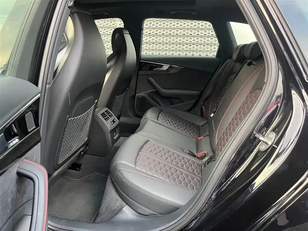 Audi RS 4 2024 из CN, фото 4