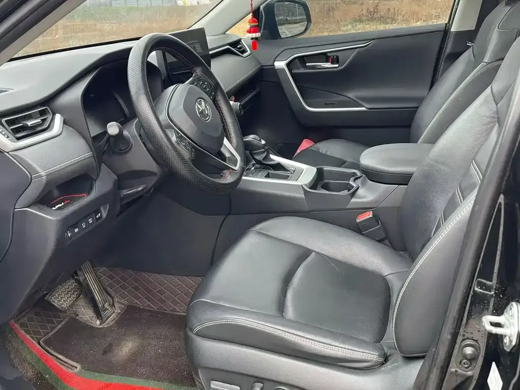 Toyota RAV4 2023 из CN, фото 8