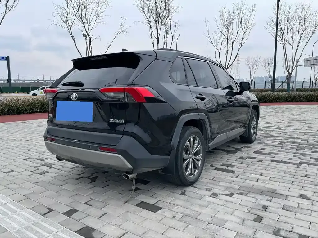 Toyota RAV4 2023 из CN, фото 7