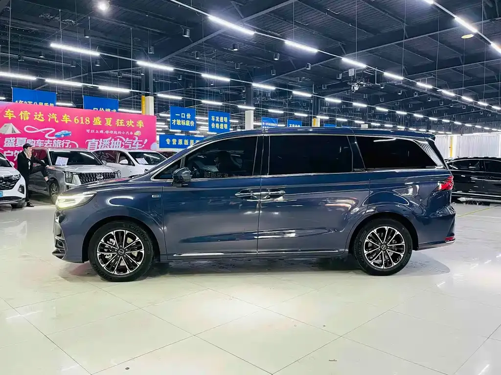 Roewe iMAX8 — фото 9