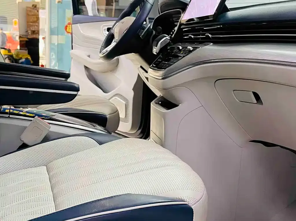 Roewe iMAX8 — фото 6