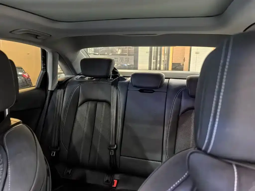 Audi A4L 2022 из CN, фото 8