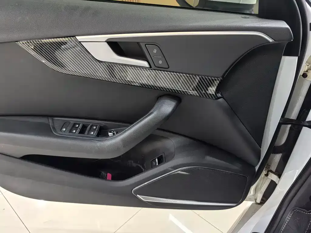 Audi A4L 2022 из CN, фото 7