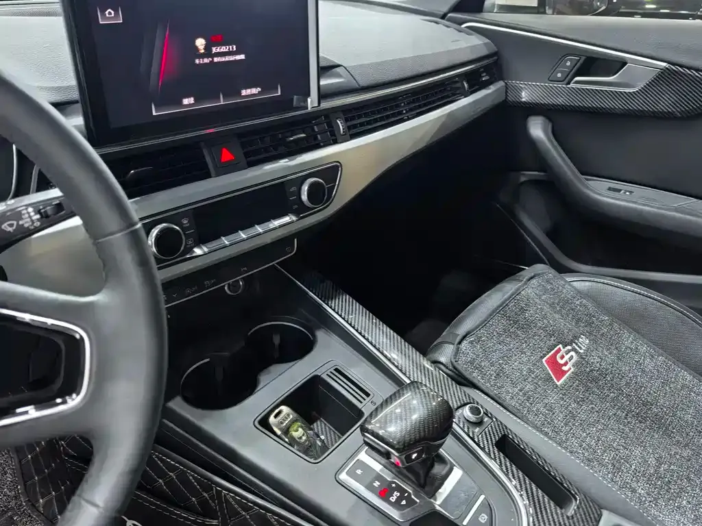 Audi A4L 2022 из CN, фото 9