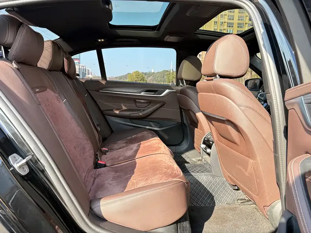 BMW 5 Series — фото 10