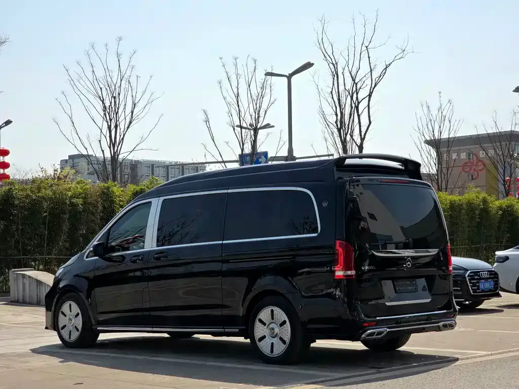 Mercedes-Benz V-Class 2023 из CN, фото 4